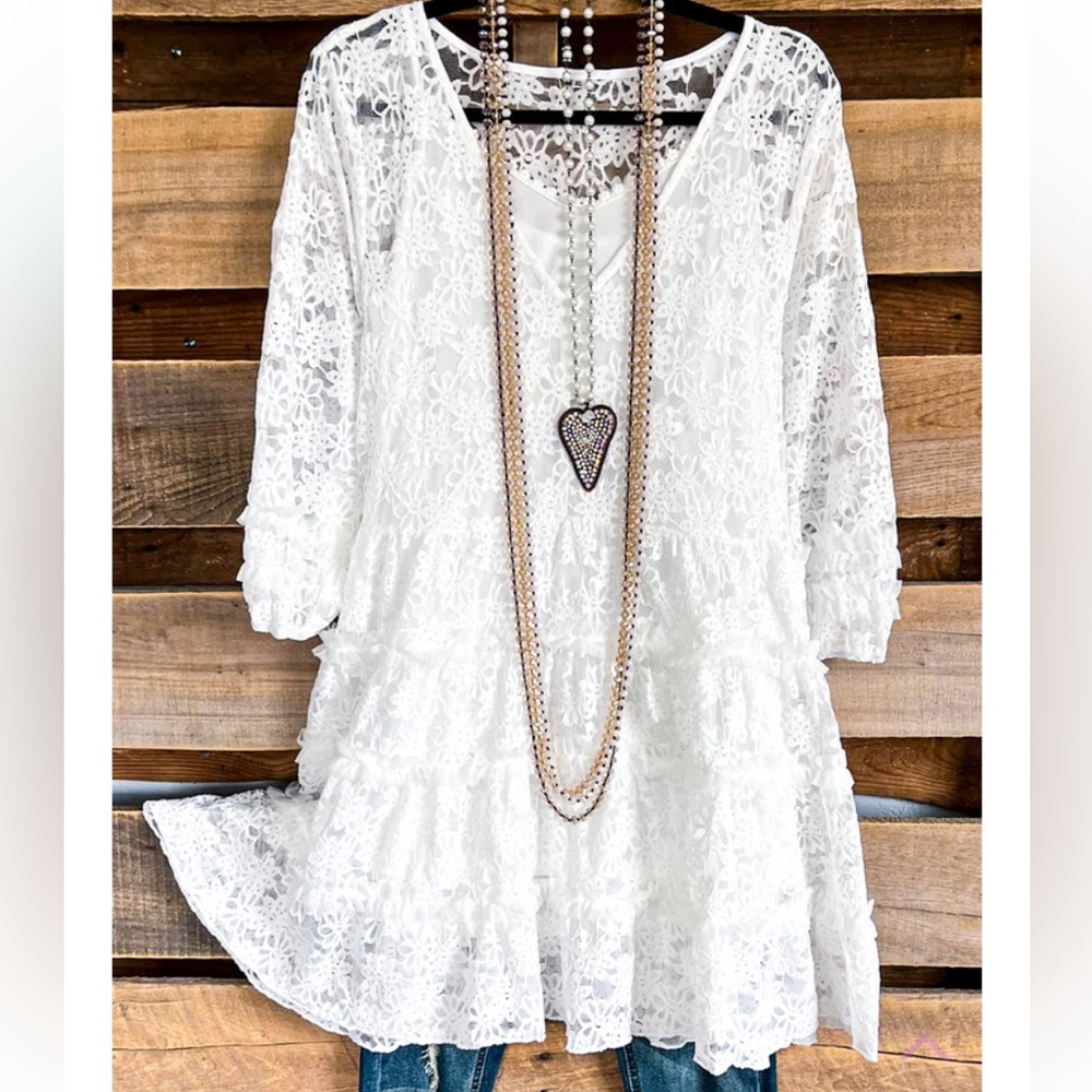 XL Angel Heart Boutique Lace Tiered V-Neck Women's Top - Dress
NWT